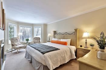 The Birch Ridge: European Room #8 - King Suite In Killington, Vermont. Hot Tub. 1 Bedroom Home