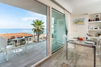 Beautiful Flat With sea View Terrace - By Beahost Rentals