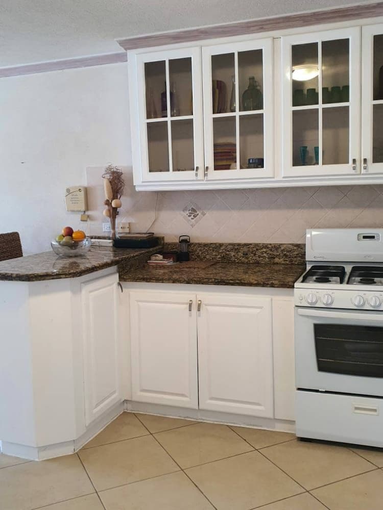 Beautiful Apartment Across The Road From The Beach