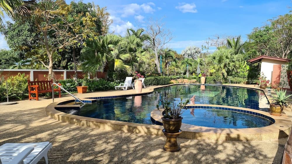 Schönes Bungalow mit Gemeinschaftichem Außenpool und 2km vom Sandstrand Enfernt