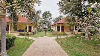 Schones Bungalow mit Gemeinschaftichem Ausenpool und 2km vom Sandstrand Enfernt