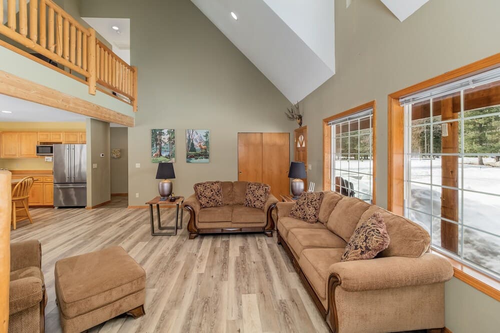 Farmhouse In Plain 2 Bedroom Home by NW Comfy Cabins by RedAwning