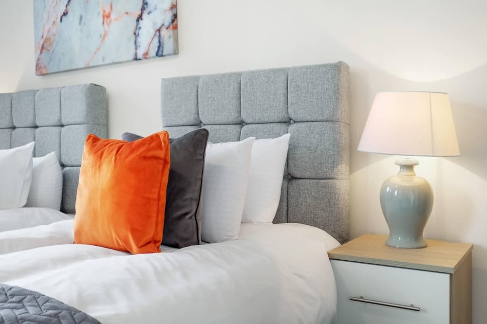 1 & 2 Bedroom Apartments by 12Stays