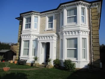 Lovely, Spacious, 3 Bedded, First Floor Apartment