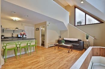 The Birch Ridge: Owner's Suite #5 - Queen/sofa Bed Suite In Killington. Hot Tub. Renovated. 1 Bedroom Home