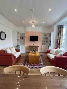 Stunning 4-bed Apartment in Cambridge