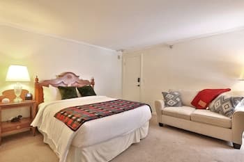 The Birch Ridge: Lace Room #3 - Queen Suite In Renovated Killington Lodge. Hot Tubs. 1 Bedroom Home