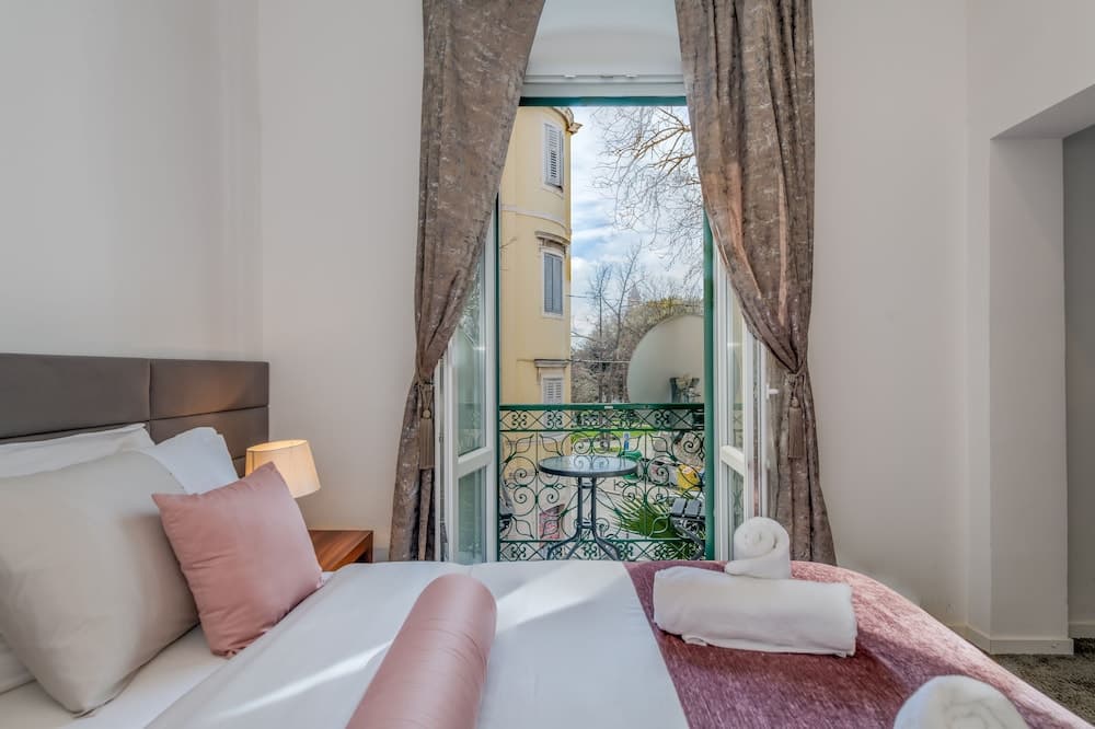 Starlight Luxury Suites