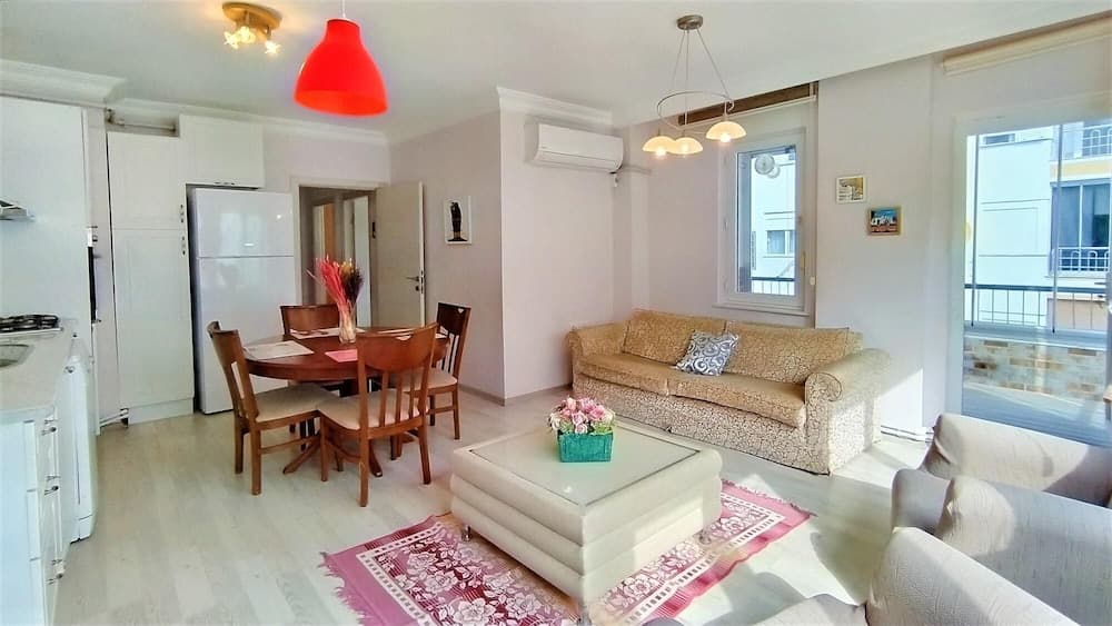 Flat Close to Beach With Balcony in Konyaalti