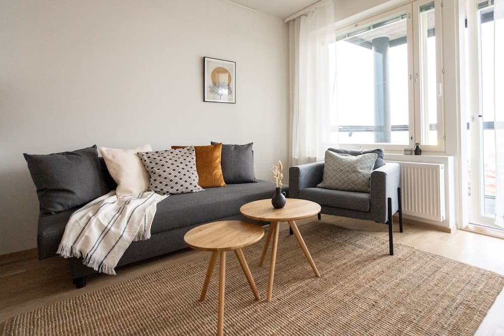 New 1BR with balcony and lake view