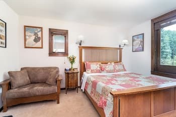 Manitou Lodge 1 1 Bedroom Hotel Room