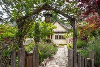 3770 Stone's Throw 3 Bedroom Home by Redawning