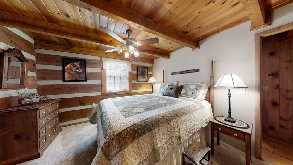 Bruno's Mountain Cave 3 Bedroom Cabin by RedAwning