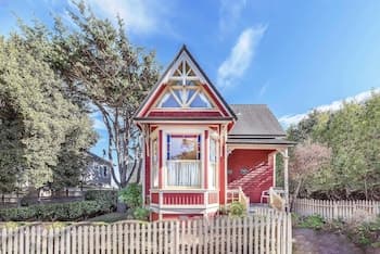 3812 Little House 3 Bedroom Home by Redawning