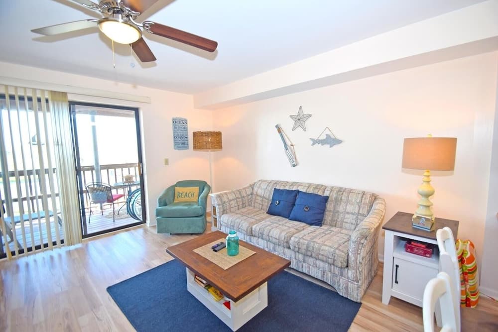 Raffles 206 1 Bedroom Condo by RedAwning