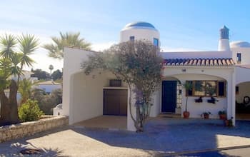 Lovely 2 Bedroom end Townhouse in Carvoeiro