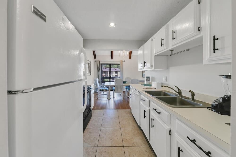 Golf Course 93d 3 Bedroom Condo