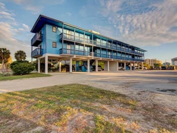 Adorable Spacious Condo in Gulf Shores