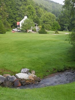 Hummingbird 2 Bedroom Cabin by Redawning