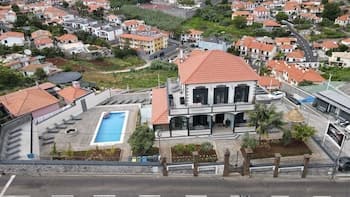 Sea and Sun 4 You - Villa Oliveira