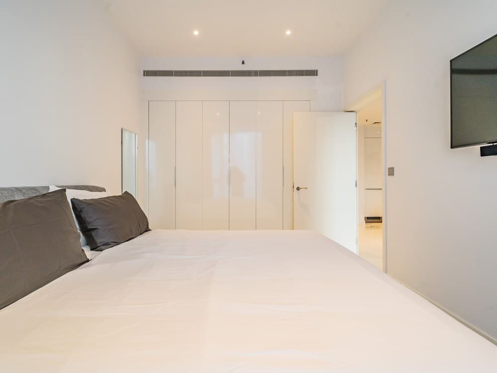 Guests and Cohost - Sophisticated Apartment With Burj Khalifa Views