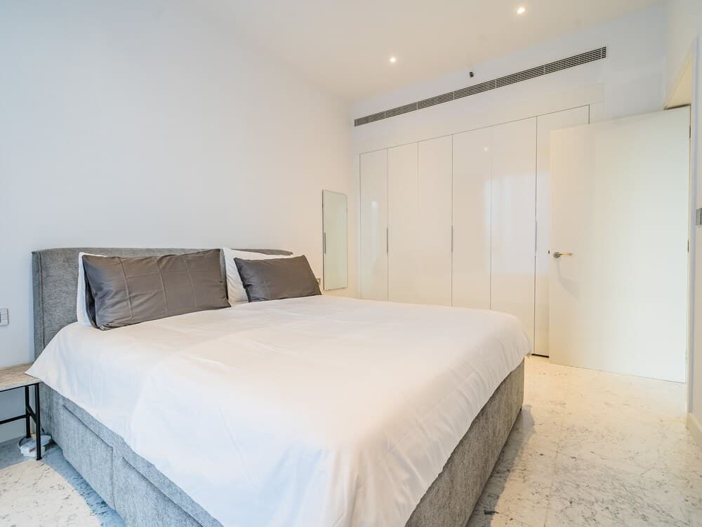 Guests and Cohost - Sophisticated Apartment With Burj Khalifa Views