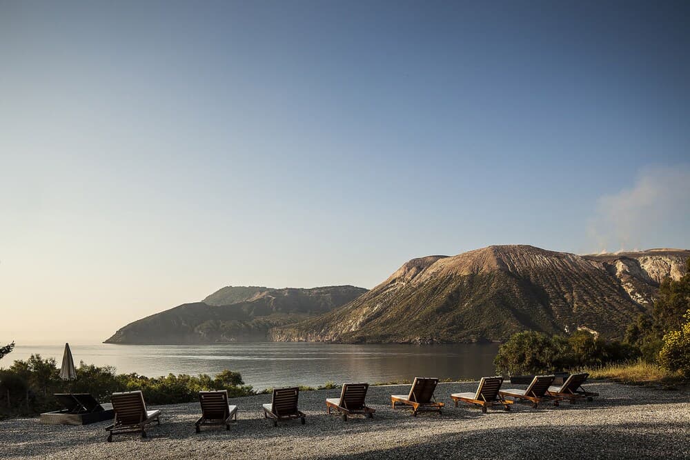 Bilo 11 - Vulcano on Sea Shore