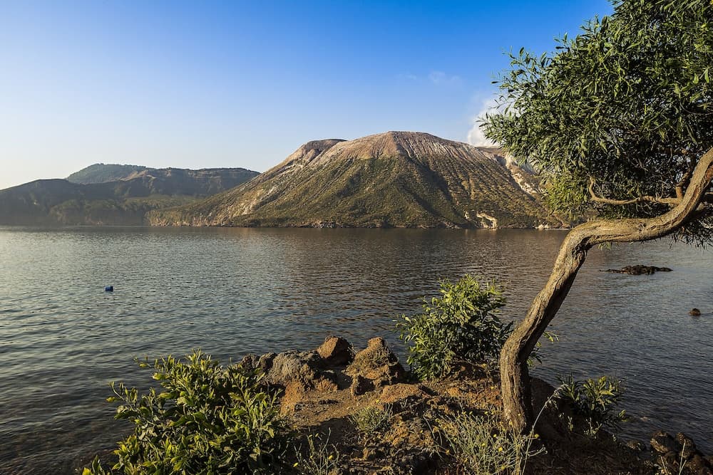 Bilo 1 - Vulcano on Sea Shore