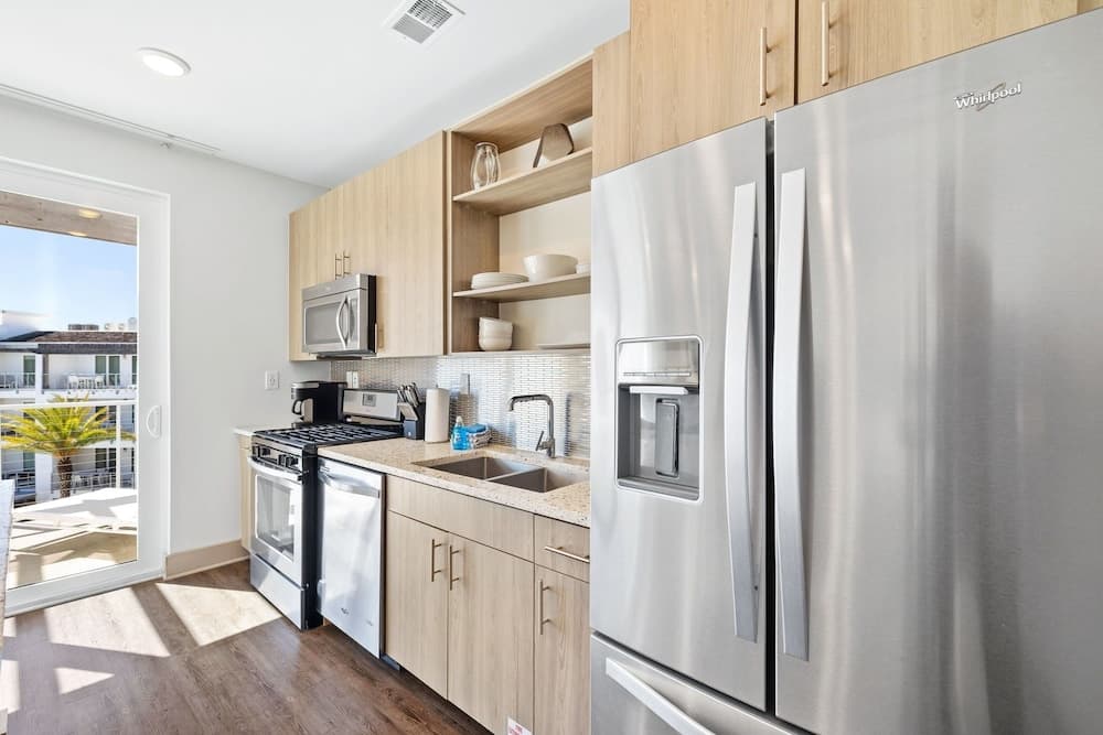 The Pointe 344 2 Bedroom Condo by Redawning