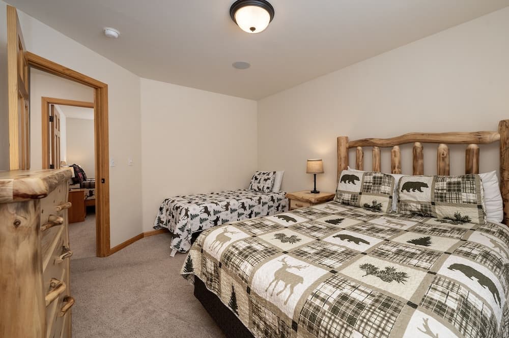 Thompson Lodge 4 Bedroom Cabin by Redawning