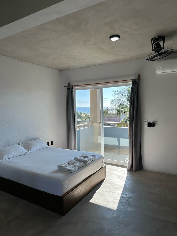 Straw Hat Surf Hostel