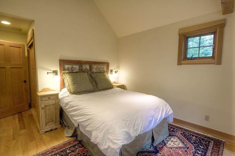 Fallen Leaf Relief 5 Bedroom Home