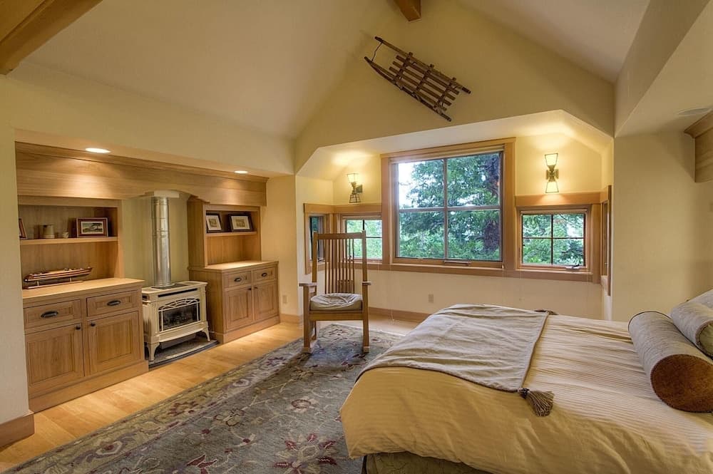 Fallen Leaf Relief 5 Bedroom Home