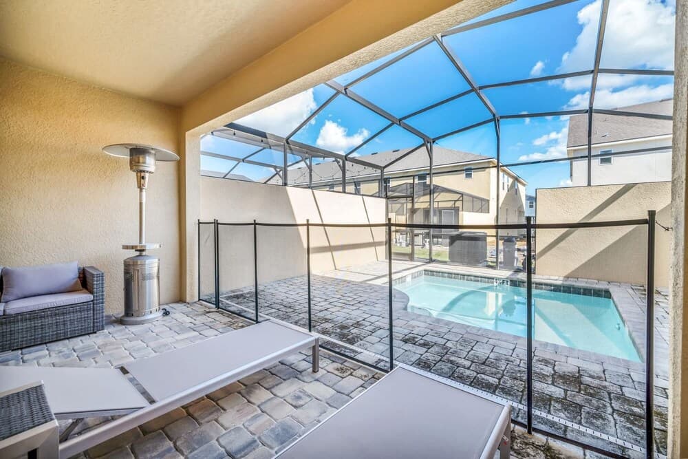 4BR Vacation Home With Private Pool Near Disney