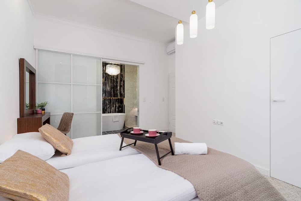 Apartment Krakusa by Renters Presige