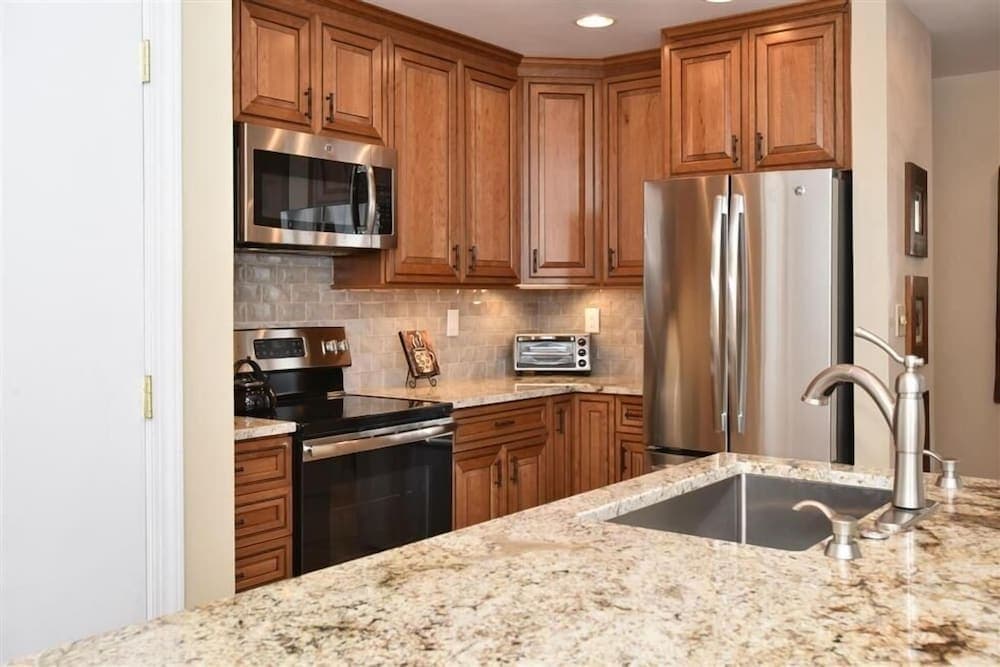 Seven Springs 3 BR Premium Condo with Loft & Deck by RedAwning