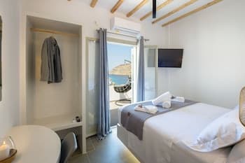 Droufakos home - Lux seafront apt