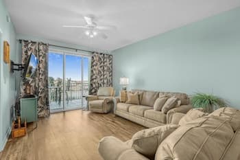 Bayside Condo With Outdoor Pools hot tub