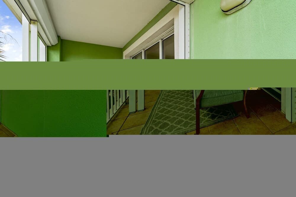 Delightful Condo on the bay With Outdoor Pools