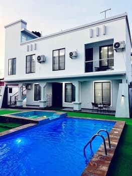 Greenlight Apartments