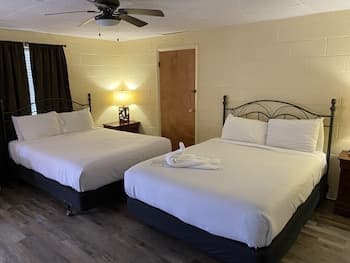 Ji8, Queen Guest Room at the Joplin Inn at Entrance to the Resort, , Just 2 1/2 Miles From Lake Ouachita. by Redawning