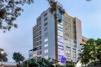 DALLAS PREMIERE HOTEL