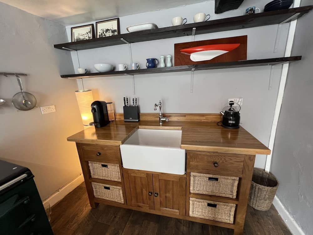 Traditional Cottage- Beams, Log Burner & Sea Views