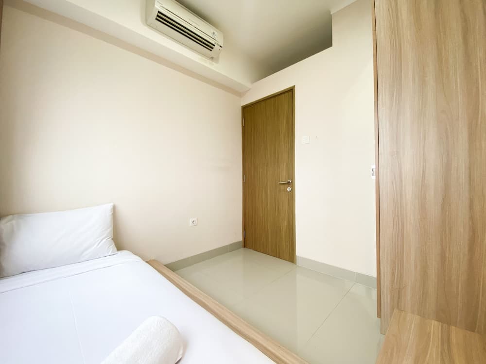 Cozy And Minimalist 2Br At 8Th Floor The Oasis Cikarang Apartment