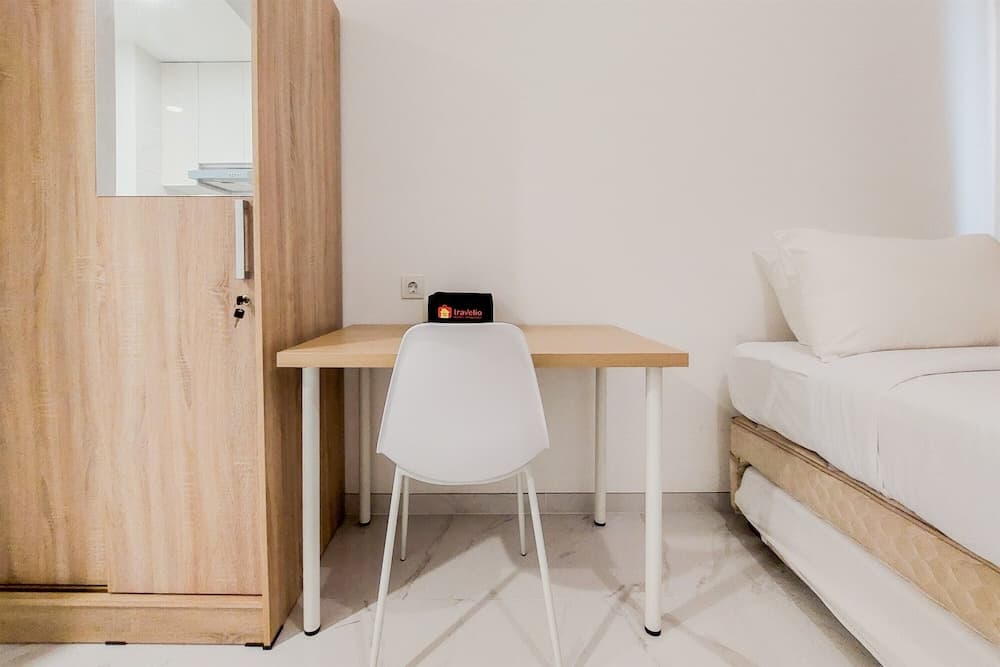 Cozy Stay And Homey Studio Room Sky House Bsd Apartment