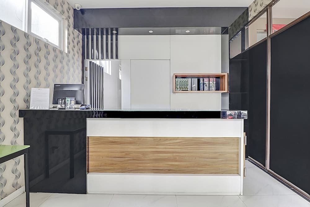 Collection O Cihampelas Near Ciwalk Formerly Regia Cihampelas