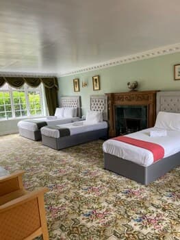 Lovely 10-bed House in Birmingham