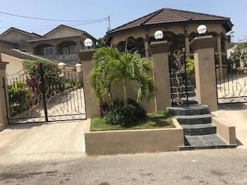 Impeccable 2-bed House in Montego Bay