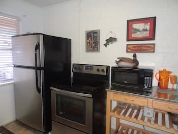 Budget Friendly Queen Studio With Full Kitchen, two Queen Beds and Sleeper Sofa by Redawning