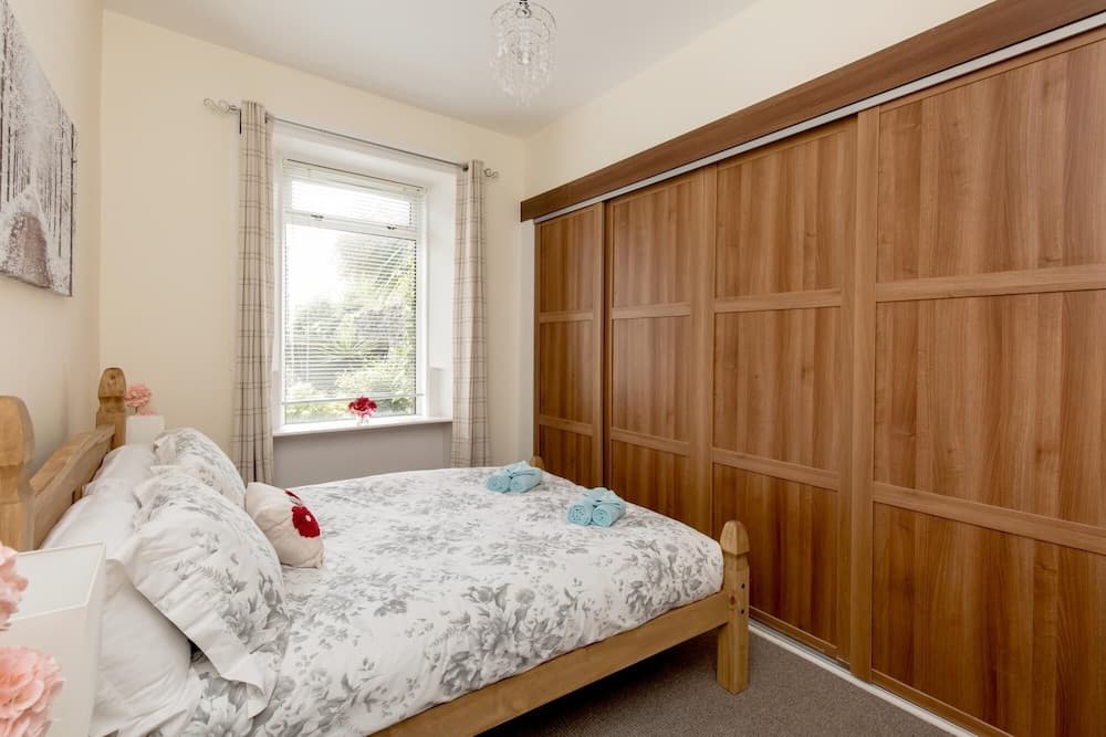 414 Spacious 2 Bedroom Ground Floor Apartment Near Leith